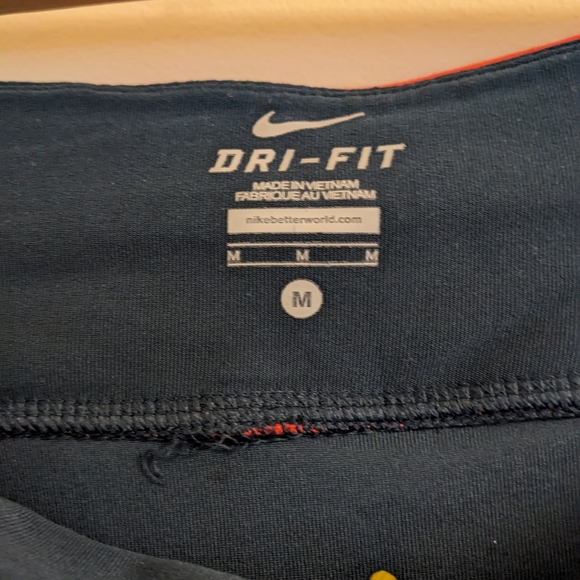 Nike LiveStrong leggings size medium - Picture 3 of 4